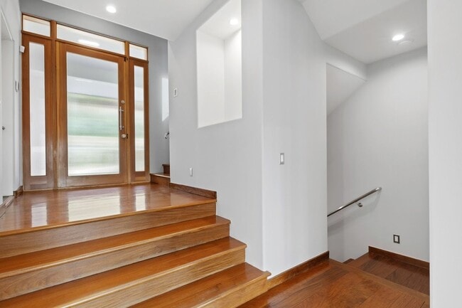 Building Photo - 27091 Sea Vista Dr