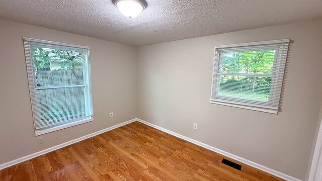 Building Photo - WEST SIDE 3 BEDROOM RANCH AVAILABLE NOW!