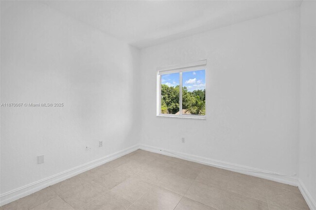 Building Photo - 2621 SW 18th St