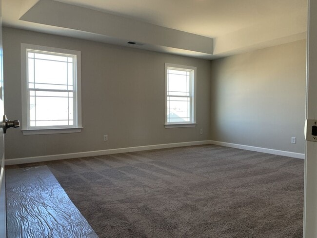 Building Photo - 4 Bed, 3 Bath Home w/ 2 Car Garage and Fen...
