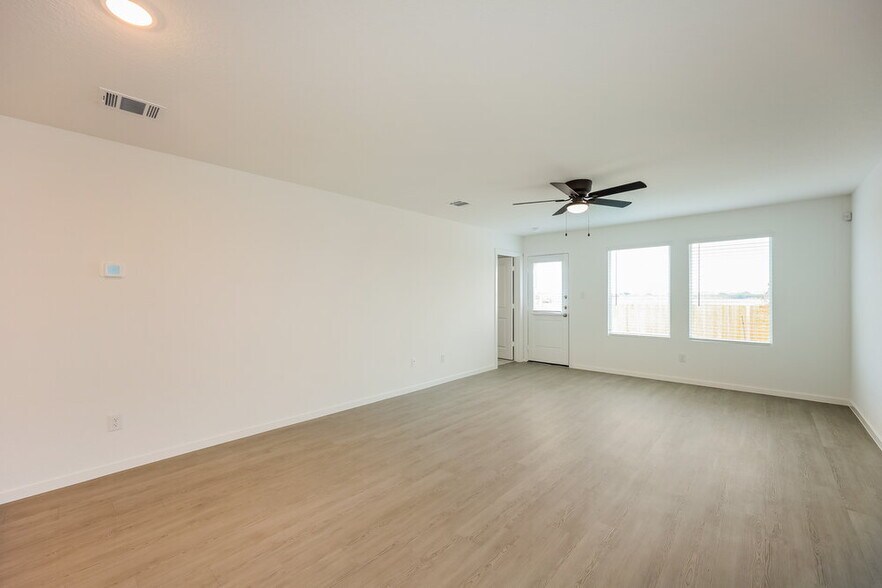 Building Photo - 1842 Musk Rose