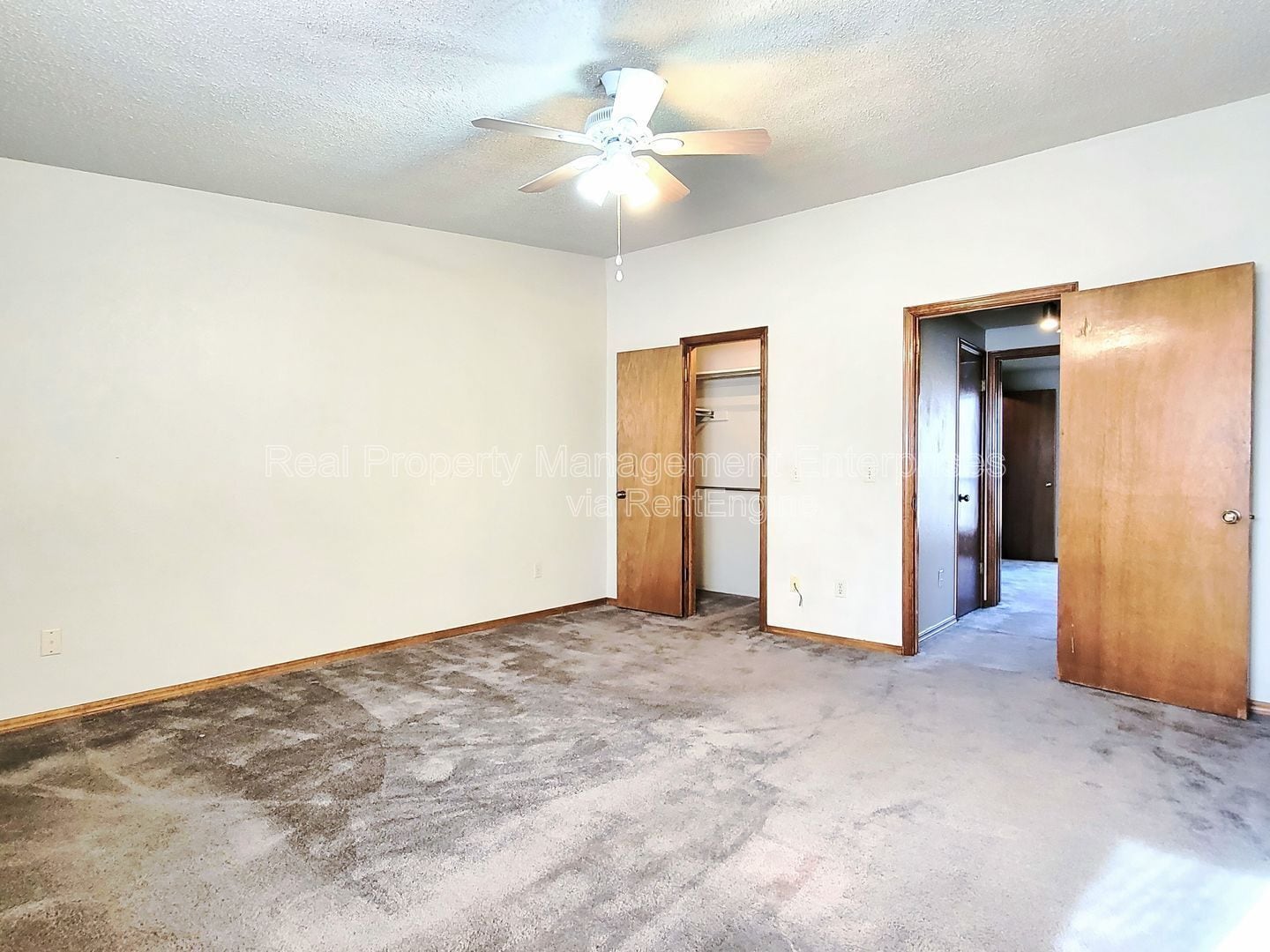 Building Photo - 14011 Fairhill Ave