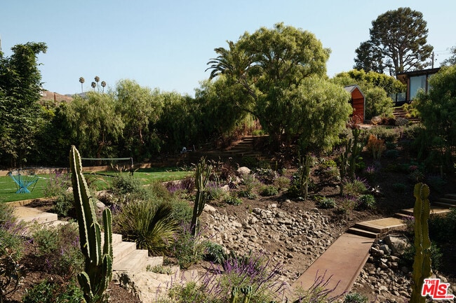 Building Photo - 5637 Busch Dr