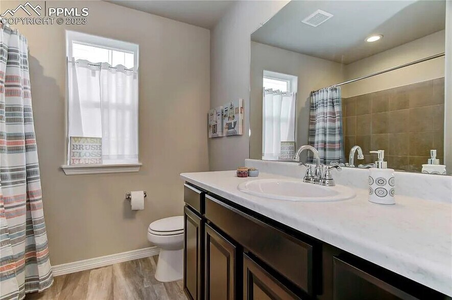 Building Photo - 6512 Tillamook Dr