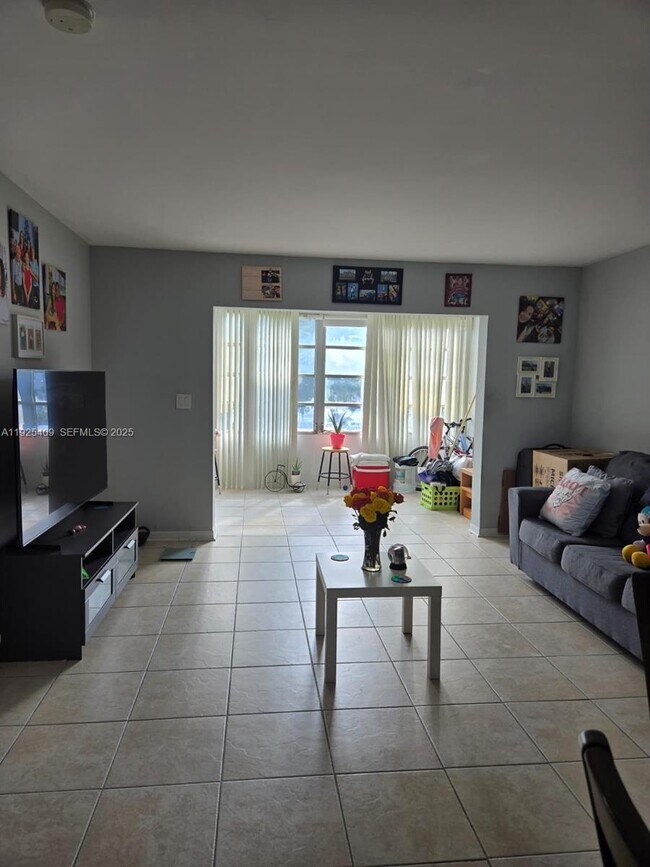 Building Photo - 7837 Golf Cir Dr