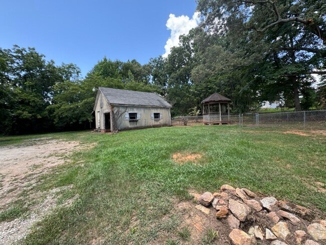 Building Photo - 481 S Suber Rd
