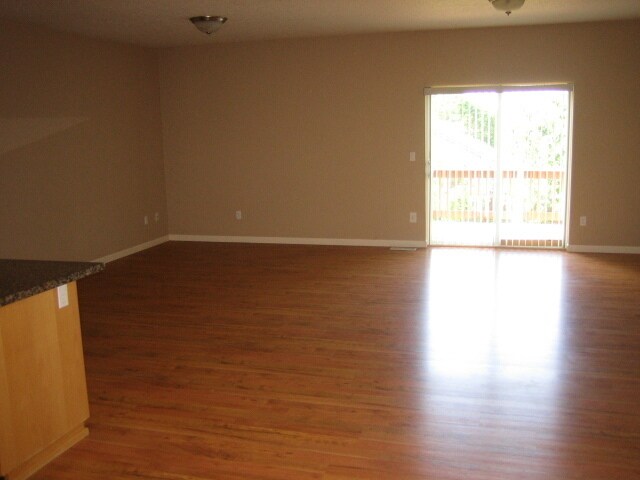 Building Photo - CARMELCREST895