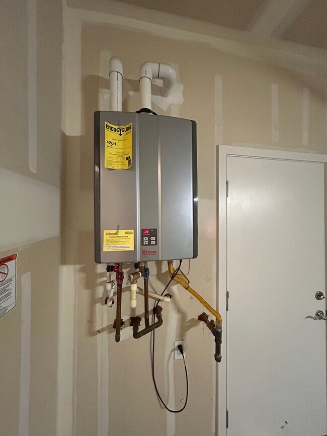 Building Photo - PET FRIENDLY