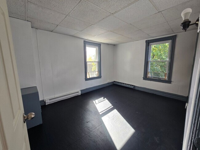 Building Photo - 426 Limestone St