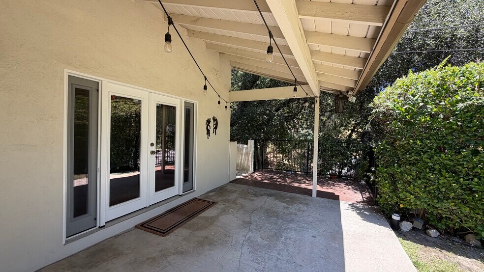 Building Photo - 1385 Greenmont Dr