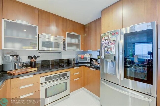 Building Photo - 7901 Hispanola Ave
