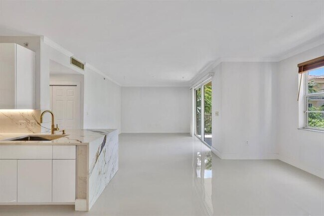 Building Photo - 1803 N Flagler Dr
