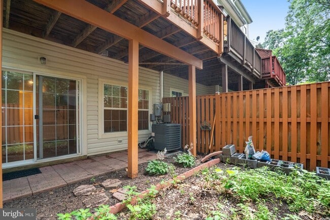 Building Photo - 6490 Tayack Pl