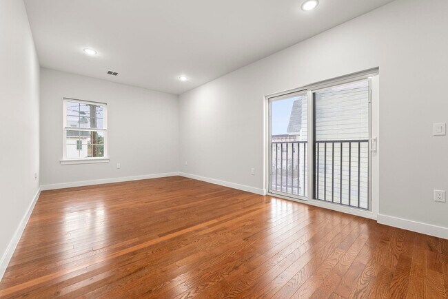 Building Photo - 41 E 16th St