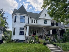 Building Photo - 610 Parkwood St NE