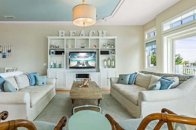 Building Photo - 681 Ocean Palm Way