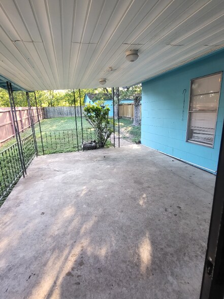 Building Photo - 214 Early Way Dr