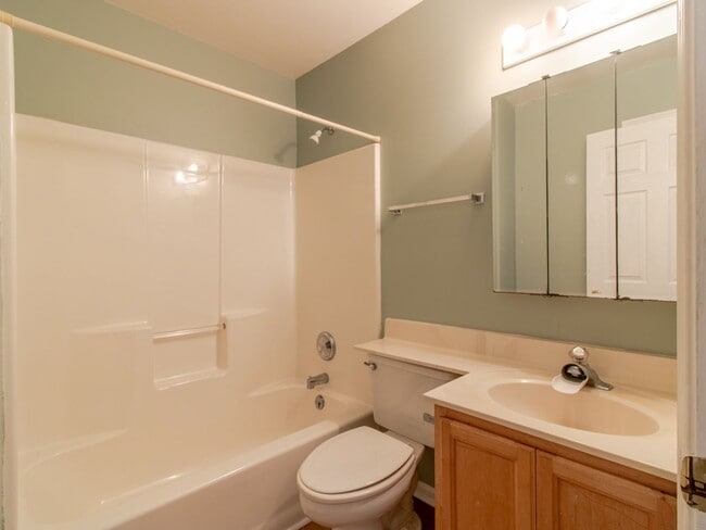 Building Photo - 159 Lakeside Dr