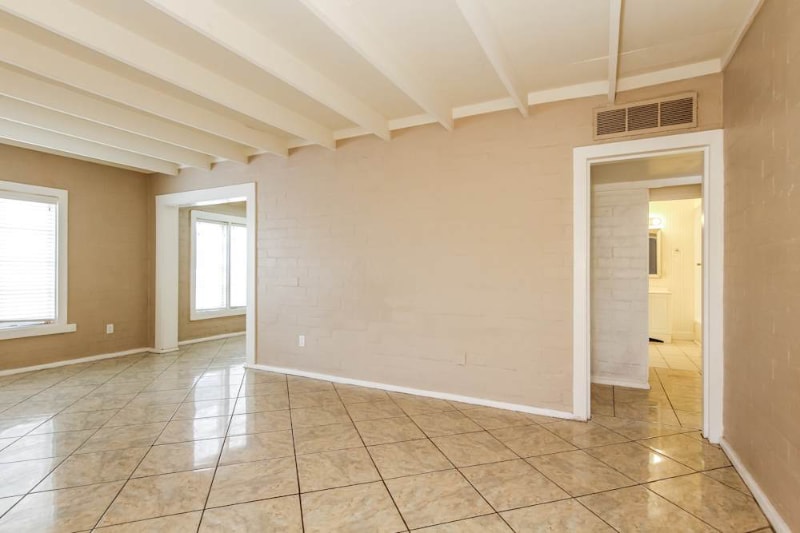 Building Photo - 1043 E Indianola Ave