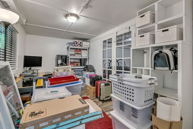 Building Photo - Rare Find: Flexible Living and Stunning Vi...