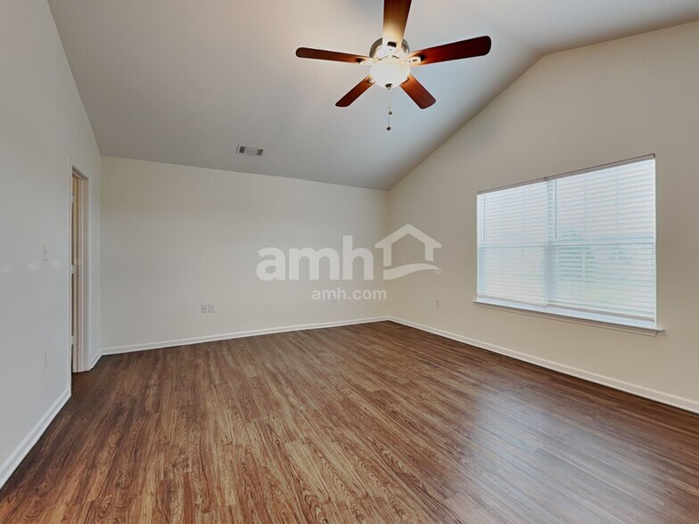 Building Photo - 1524 Eastway Dr