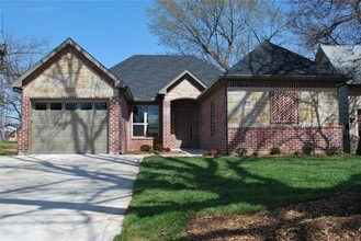 Building Photo - 521 W Sears St