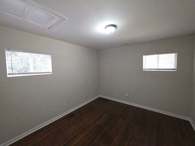 Building Photo - 3136 Creighton Dr