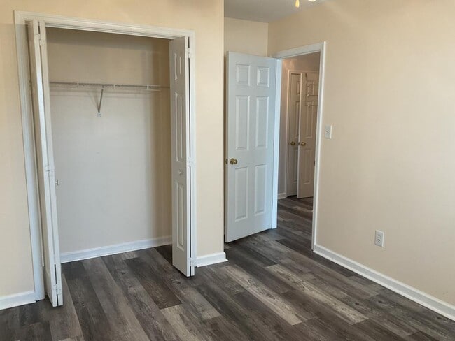 Building Photo - 3650 Farmington Pl