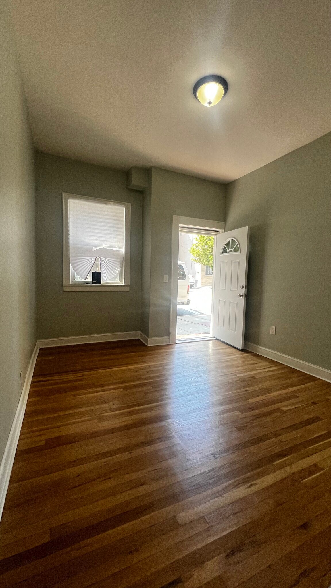 DEN/FOYER - 516 Monastery Pl