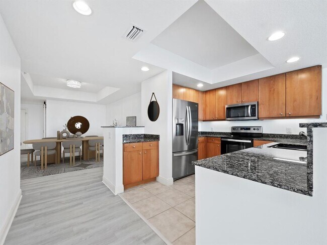 Building Photo - 800 N Tamiami Trl