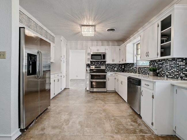 Building Photo - 1802 Temple Dr