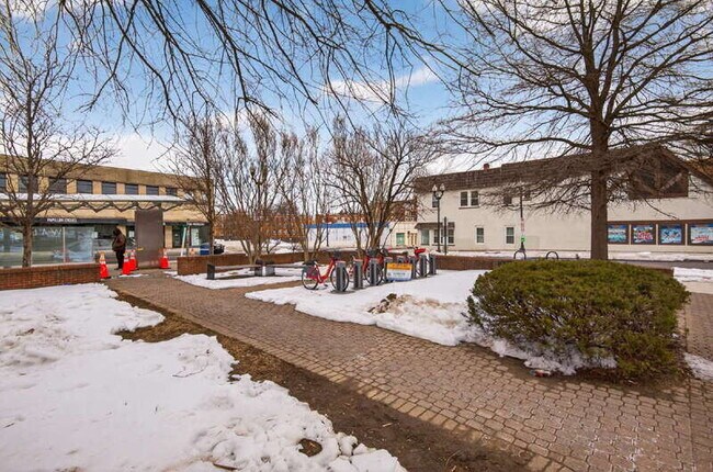 Building Photo - 1107 S Walter Reed Dr