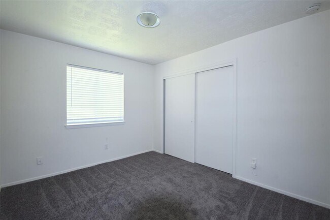 Building Photo - 18811 Pine Trace Ct