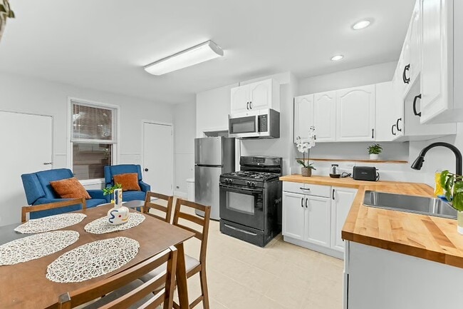 Building Photo - 8 Everett St