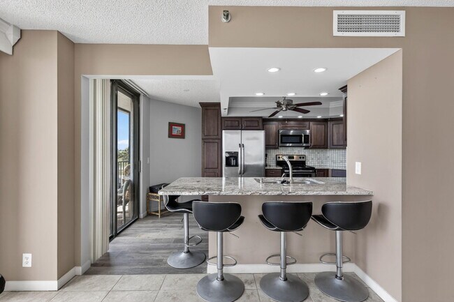Building Photo - 9650 S Ocean Dr