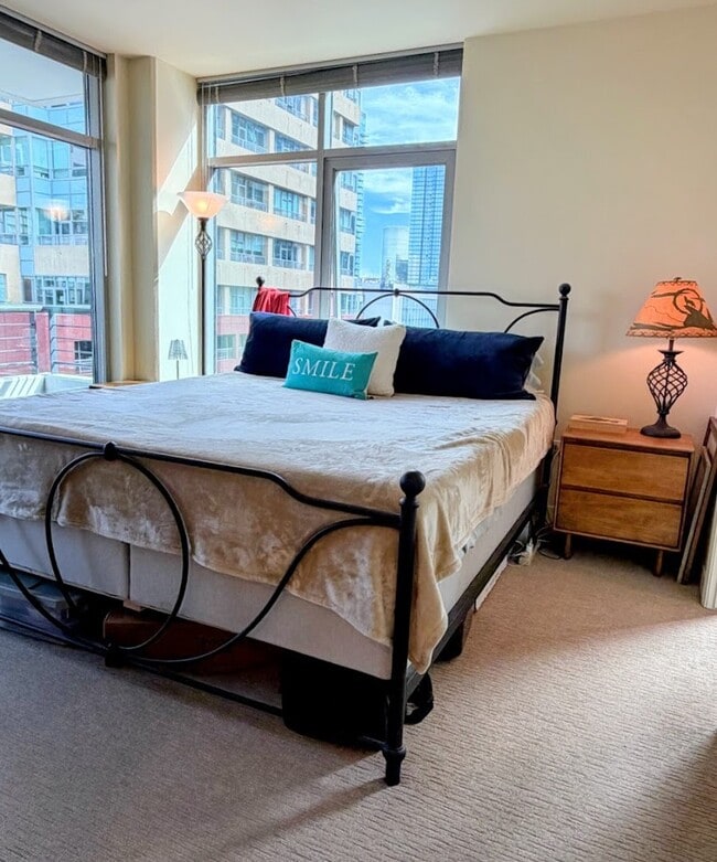 Building Photo - 425 W Beech St