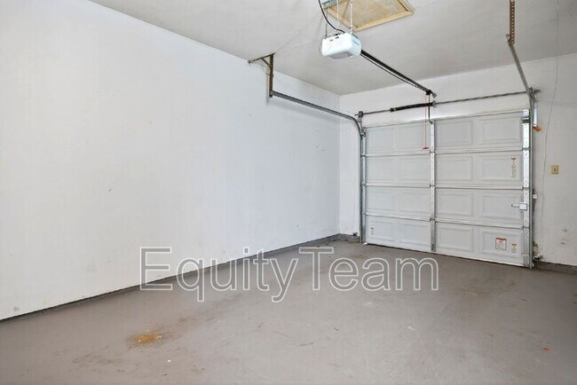 Building Photo - 517 Brunswick Dr