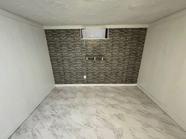 Building Photo - This Charming 3BR Single Family Home!