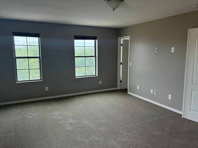 Building Photo - Special **BEAUTIFUL 3 BEDROOM/3 BATHROOM HOME LOCATED IN EASTMARK (ELLSWORTH & RAY)**