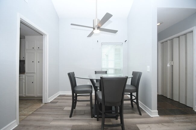 Building Photo - 9809 Richmond Ave.