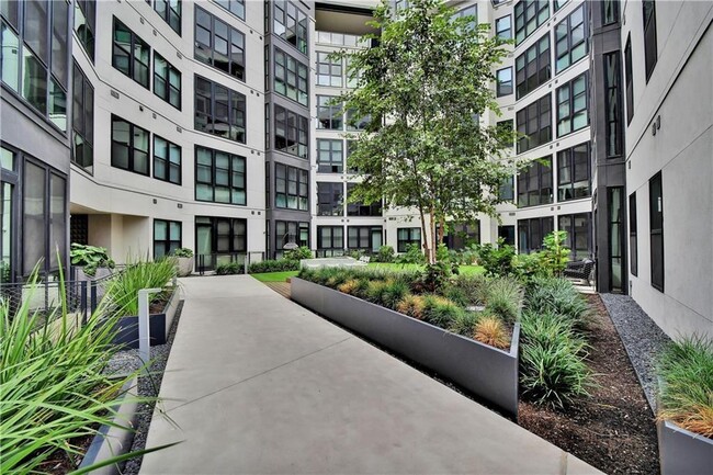 Building Photo - 800 Embassy Dr