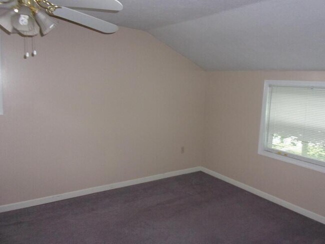 Building Photo - 1536 Briarwood Cir