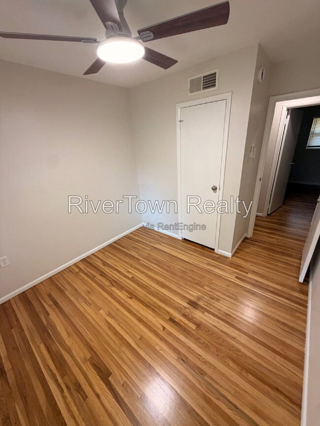 Building Photo - 1327 Busby Ave