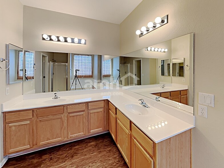 Building Photo - 16237 W Marconi Ave