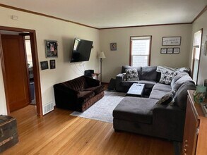 Building Photo - 2 Bedroom, 1 Bath Single Family Home with ...