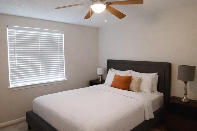 Building Photo - 2408 Longview St