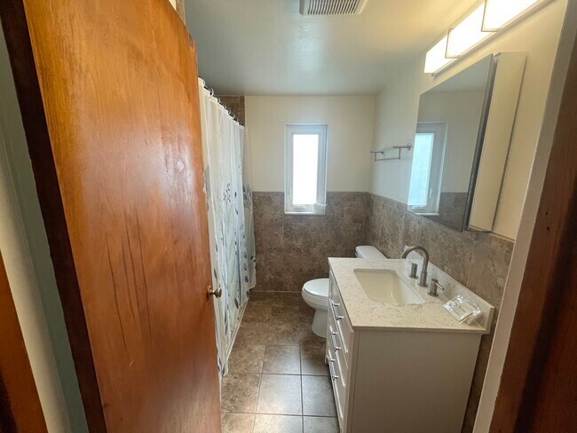 Bathroom. - 1630 Fiat St