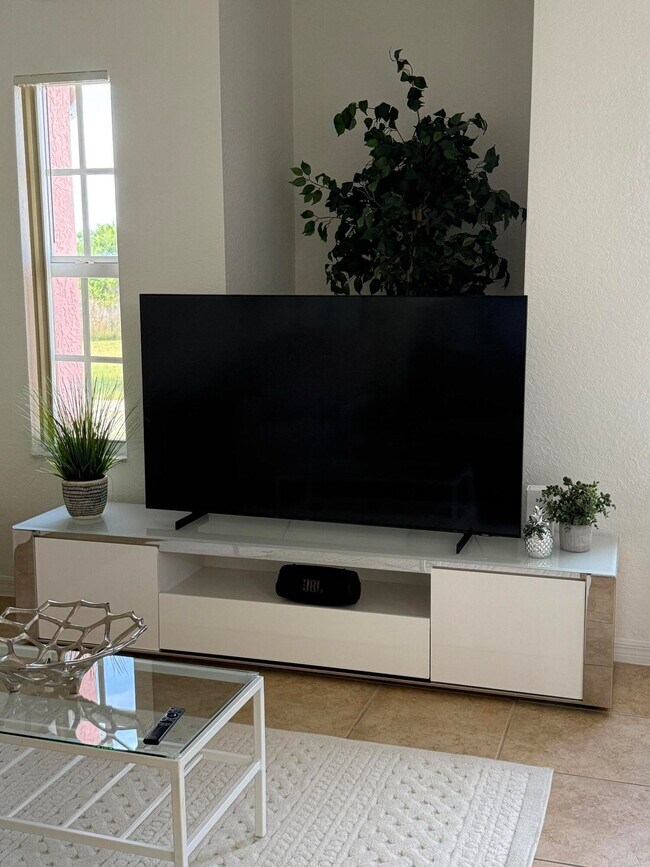 Building Photo - 156 SW Peacock Blvd