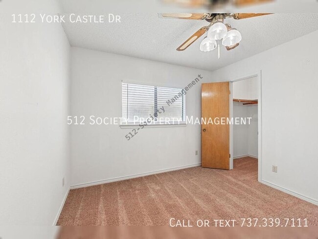 Building Photo - 1112 York Castle Dr