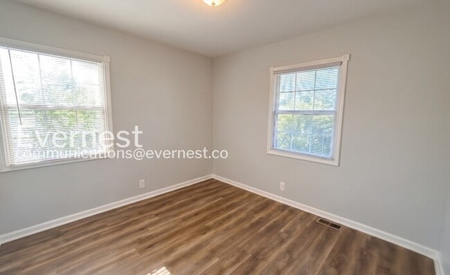 Building Photo - 1921 Dabbs Ave